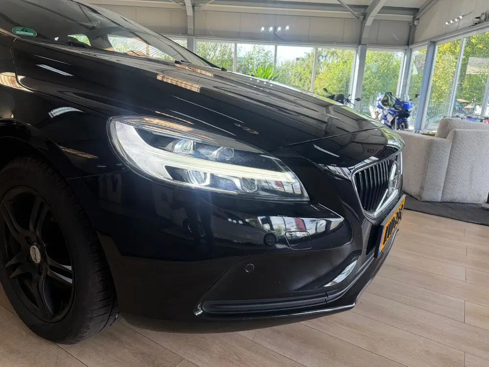 Volvo V40 2.0 T2 Inscription uit 2019, foto 10