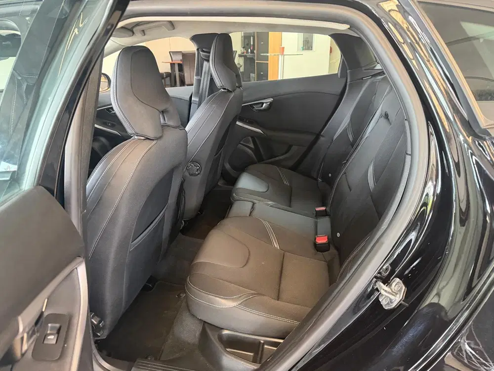 Volvo V40 2.0 T2 Inscription uit 2019, foto 13
