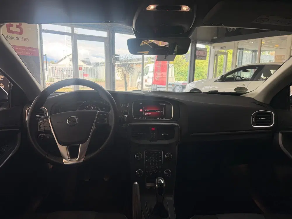 Volvo V40 2.0 T2 Inscription uit 2019, foto 14
