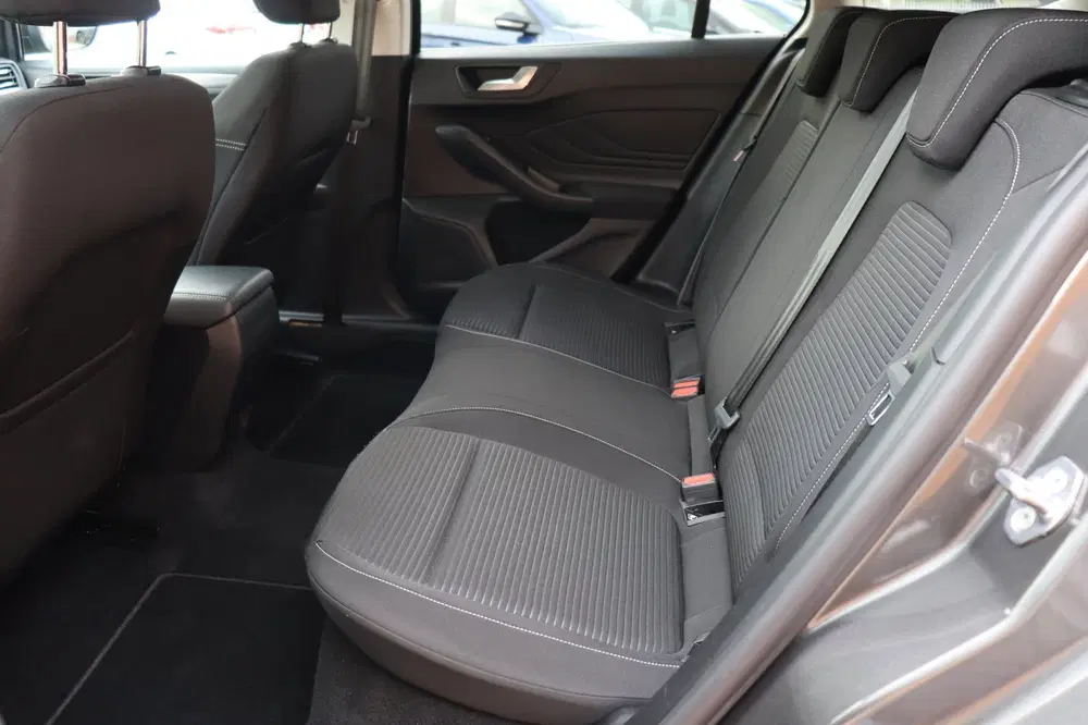 Ford Focus 1.0 EcoBoost Hybrid Titanium orgNL uit 2024, foto 11