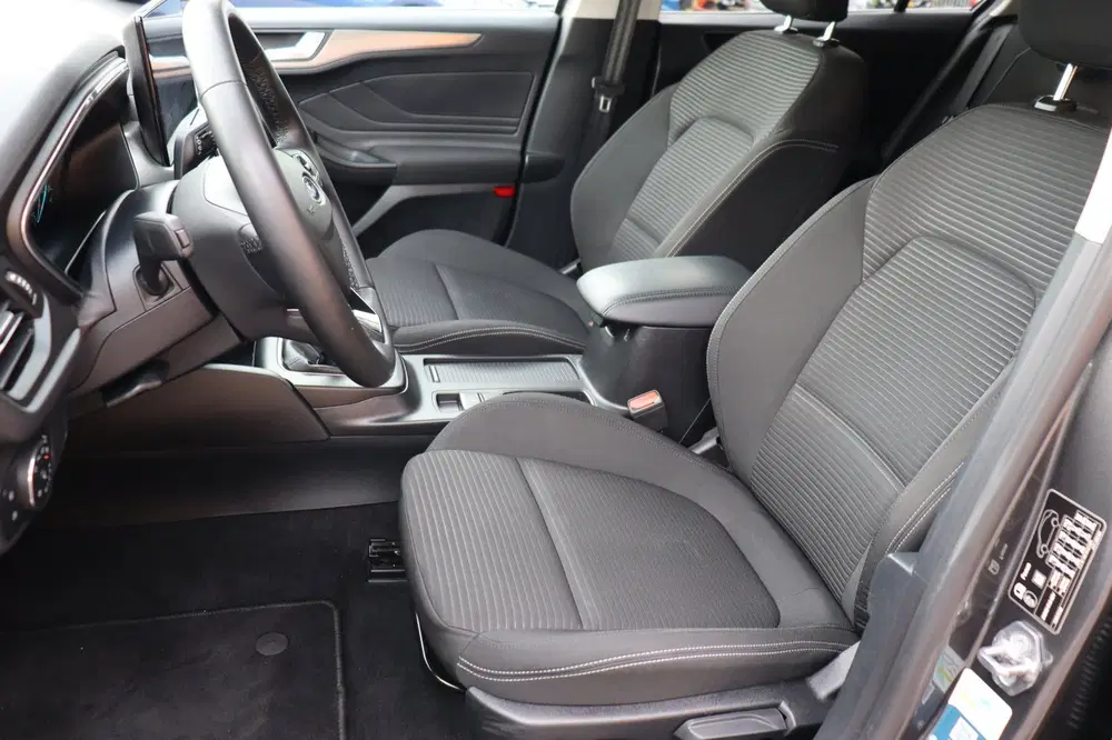 Ford Focus 1.0 EcoBoost Hybrid Titanium orgNL uit 2024, foto 8