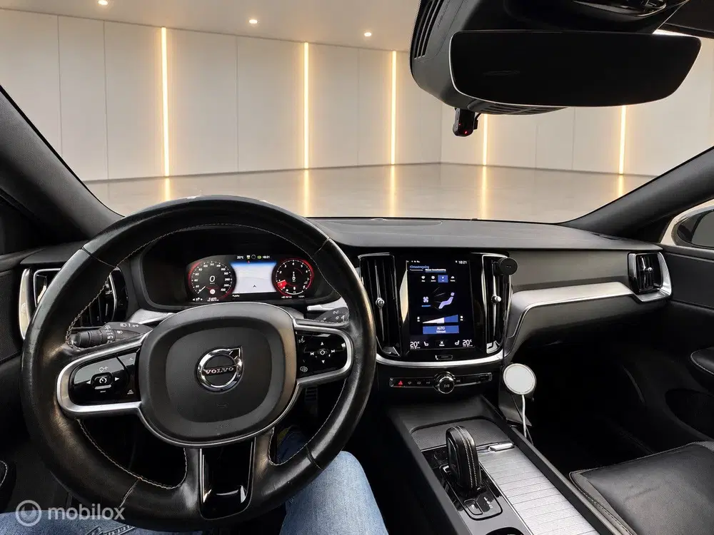 Volvo S60 2.0 B3 R-Design uit 2020, foto 7
