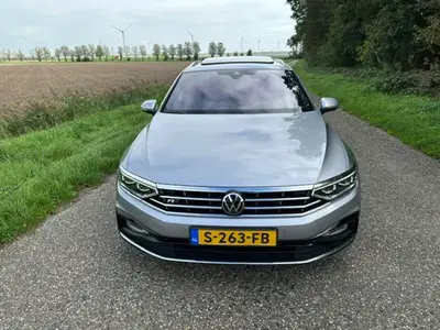 Volkswagen Passat 1.5 TSI R-Line Business Pano uit 2023