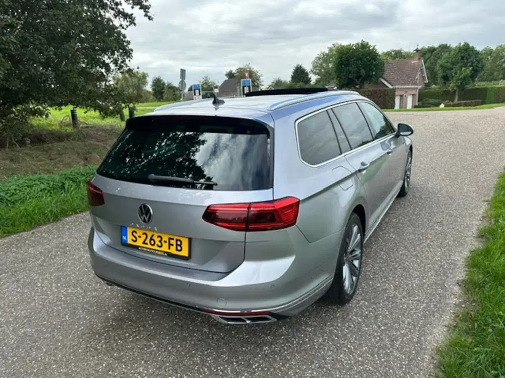 Volkswagen Passat 1.5 TSI R-Line Business Pano uit 2023, foto 10