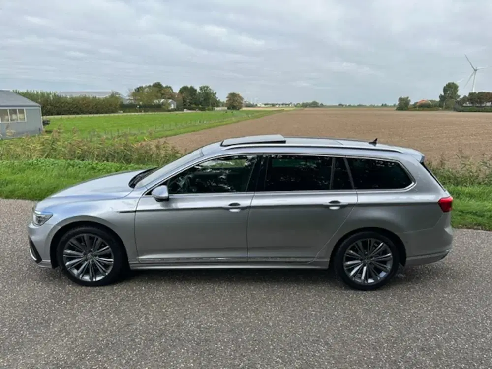 Volkswagen Passat 1.5 TSI R-Line Business Pano uit 2023, foto 11