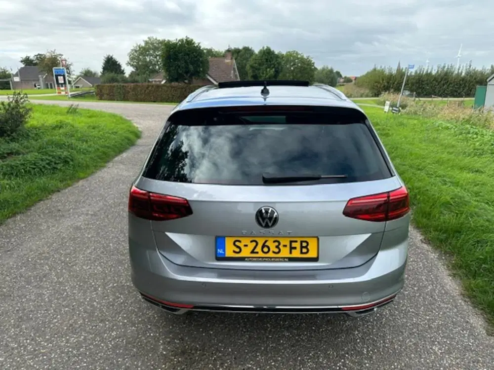 Volkswagen Passat 1.5 TSI R-Line Business Pano uit 2023, foto 12