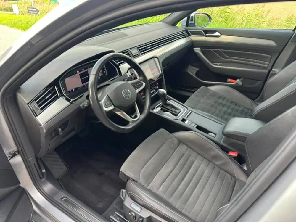Volkswagen Passat 1.5 TSI R-Line Business Pano uit 2023, foto 2