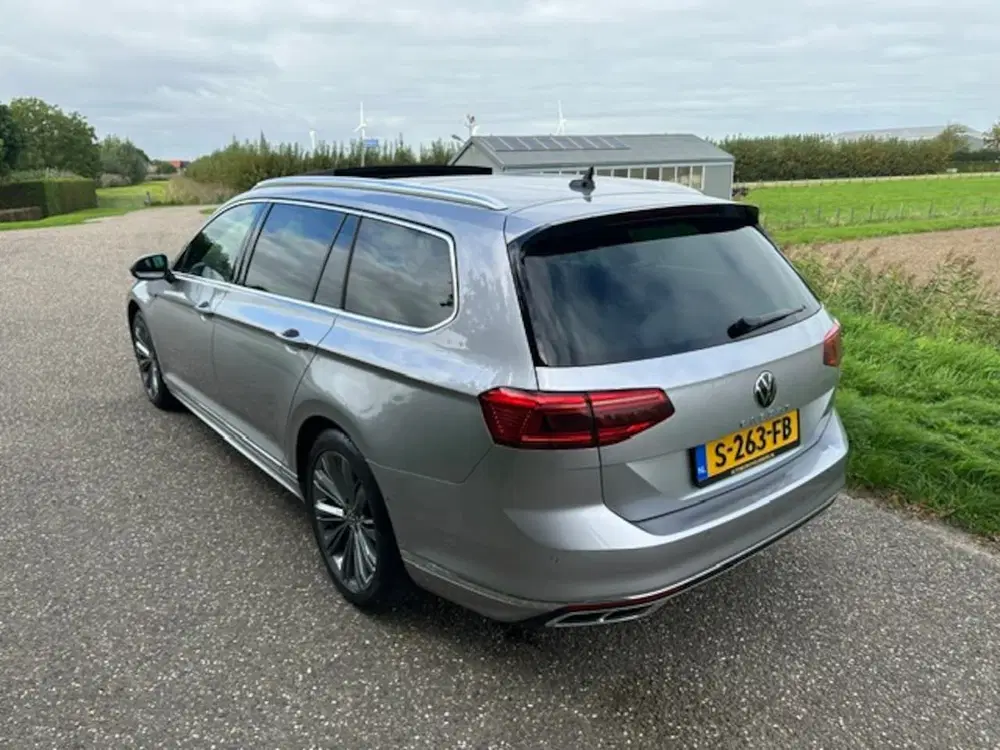 Volkswagen Passat 1.5 TSI R-Line Business Pano uit 2023, foto 3