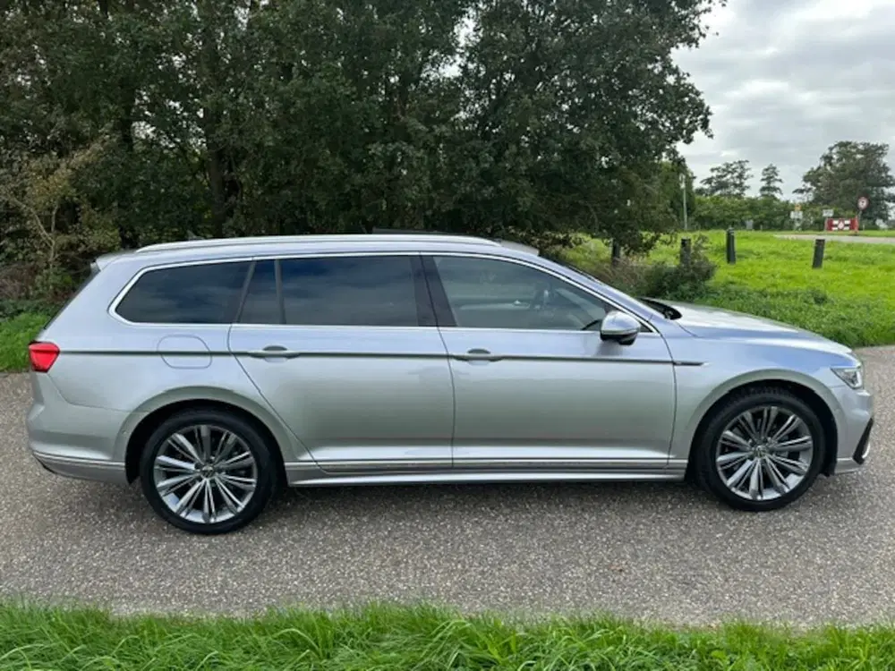 Volkswagen Passat 1.5 TSI R-Line Business Pano uit 2023, foto 9