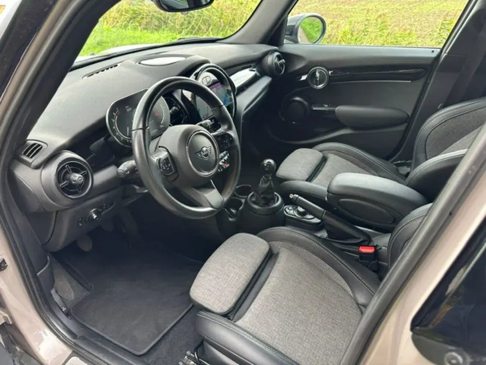 Mini Cooper 1.5 Cooper 136 PK Business Edition Carplay uit 2022, foto 2