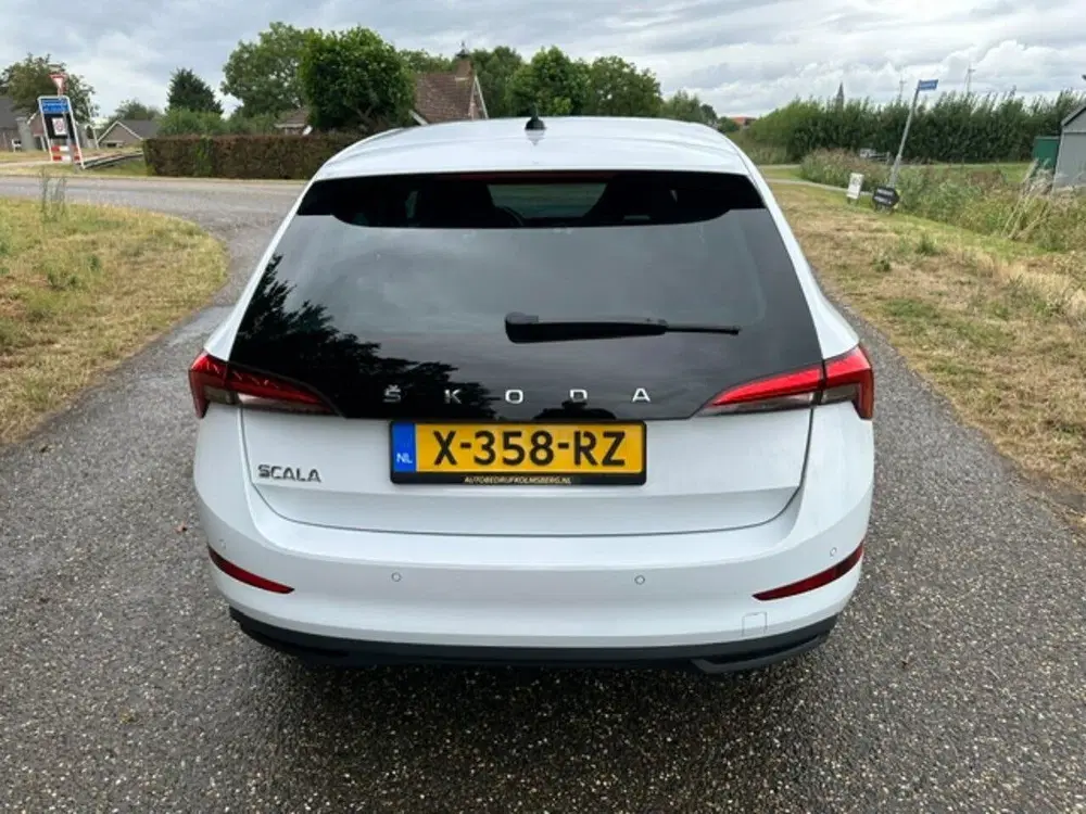 Skoda Scala 1.0 TSI Sport Business Virtual Cockpit Car uit 2024, foto 12