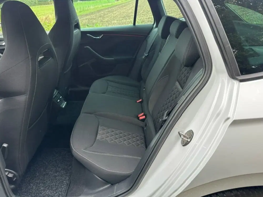 Skoda Scala 1.0 TSI Sport Business Virtual Cockpit Car uit 2024, foto 13