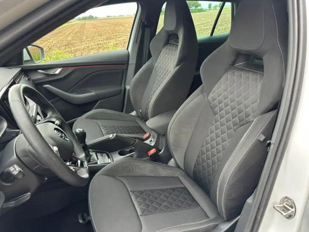 Skoda Scala 1.0 TSI Sport Business Virtual Cockpit Car uit 2024, foto 6