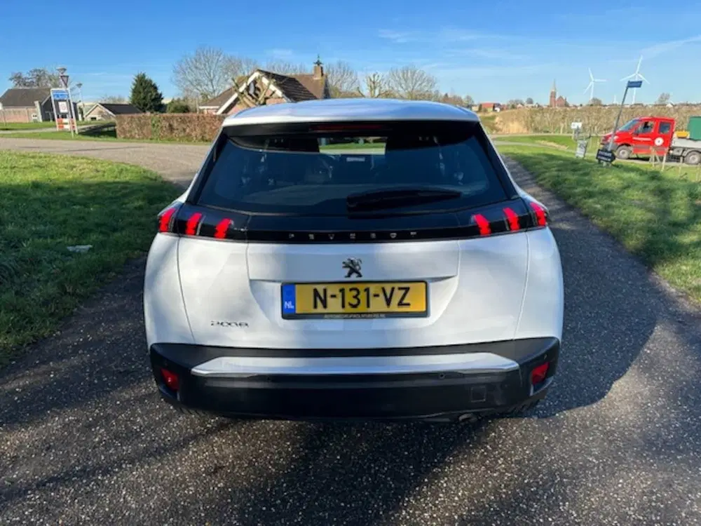 Peugeot 2008 1.2 PureTech Active Navigatie Pdc Enz uit 2022, foto 11