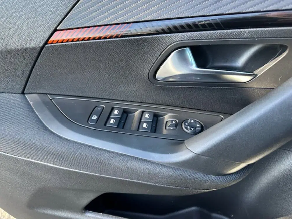 Peugeot 2008 1.2 PureTech Active Navigatie Pdc Enz uit 2022, foto 7