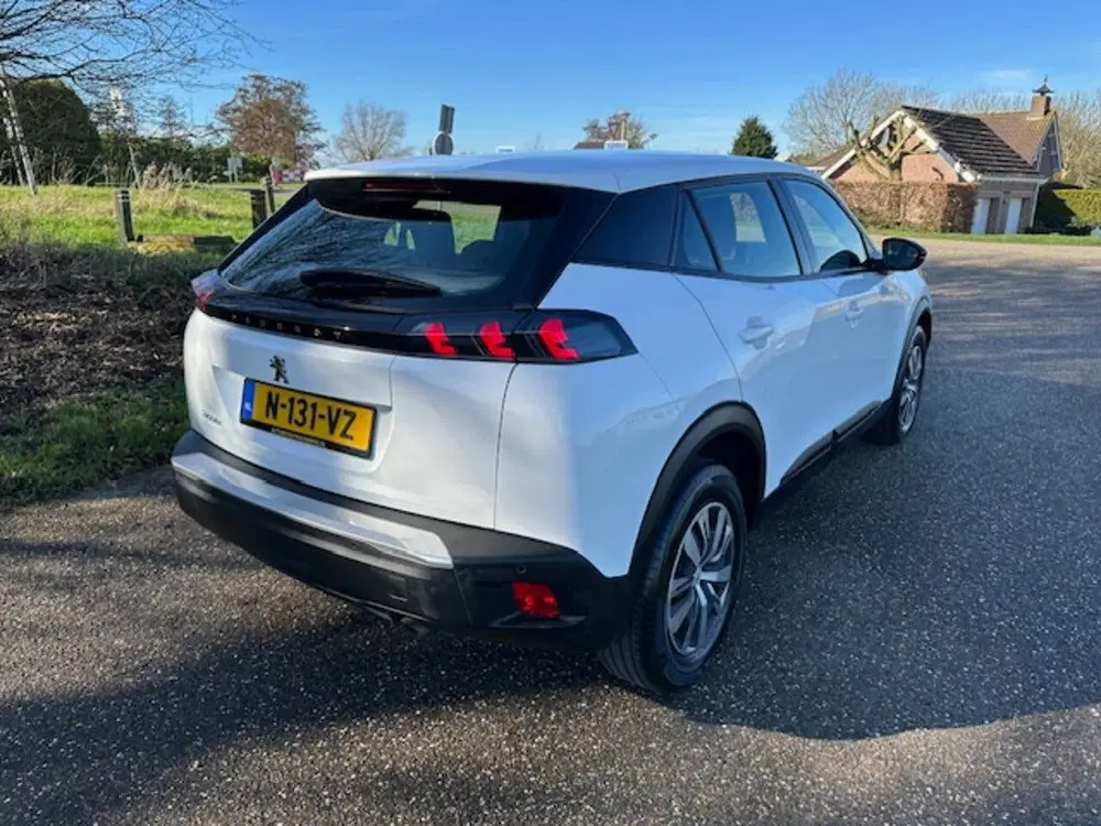 Peugeot 2008 1.2 PureTech Active Navigatie Pdc Enz uit 2022, foto 9