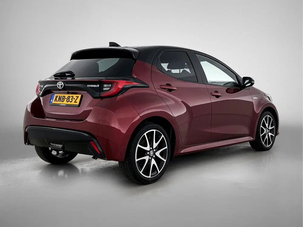 Toyota Yaris 1.5 Hybrid Executive Limited uit 2021, foto 2