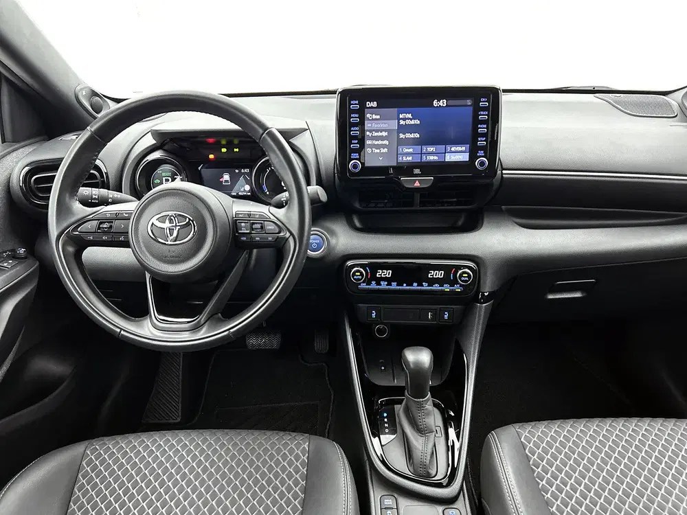 Toyota Yaris 1.5 Hybrid Executive Limited uit 2021, foto 4