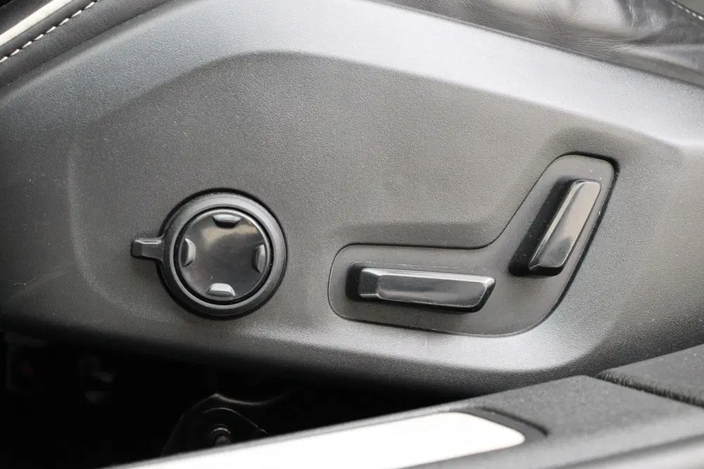 Volvo S60 B4 (M-HYBRID) R-DESIGN -PANO.DAK uit 2020, foto 14