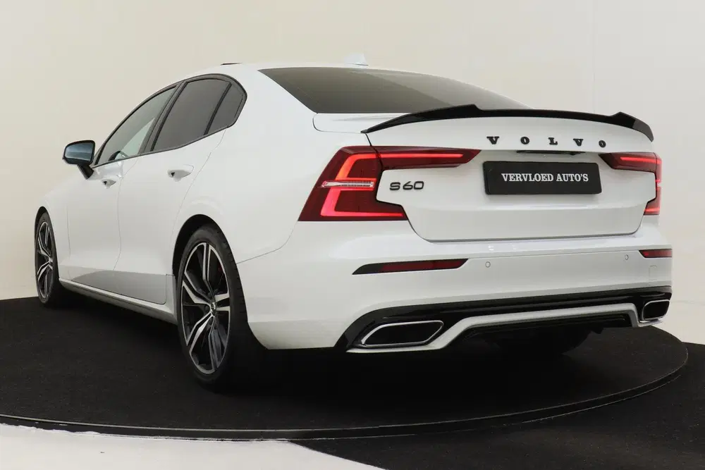 Volvo S60 B4 (M-HYBRID) R-DESIGN -PANO.DAK uit 2020, foto 5