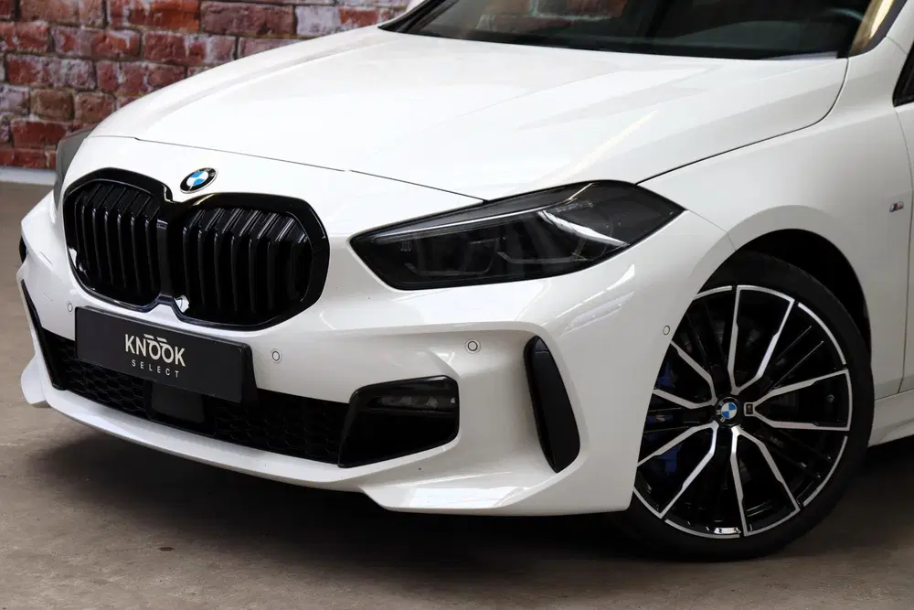 BMW 1-serie 118i High Executive M Sport Pakket Automaa uit 2021, foto 2