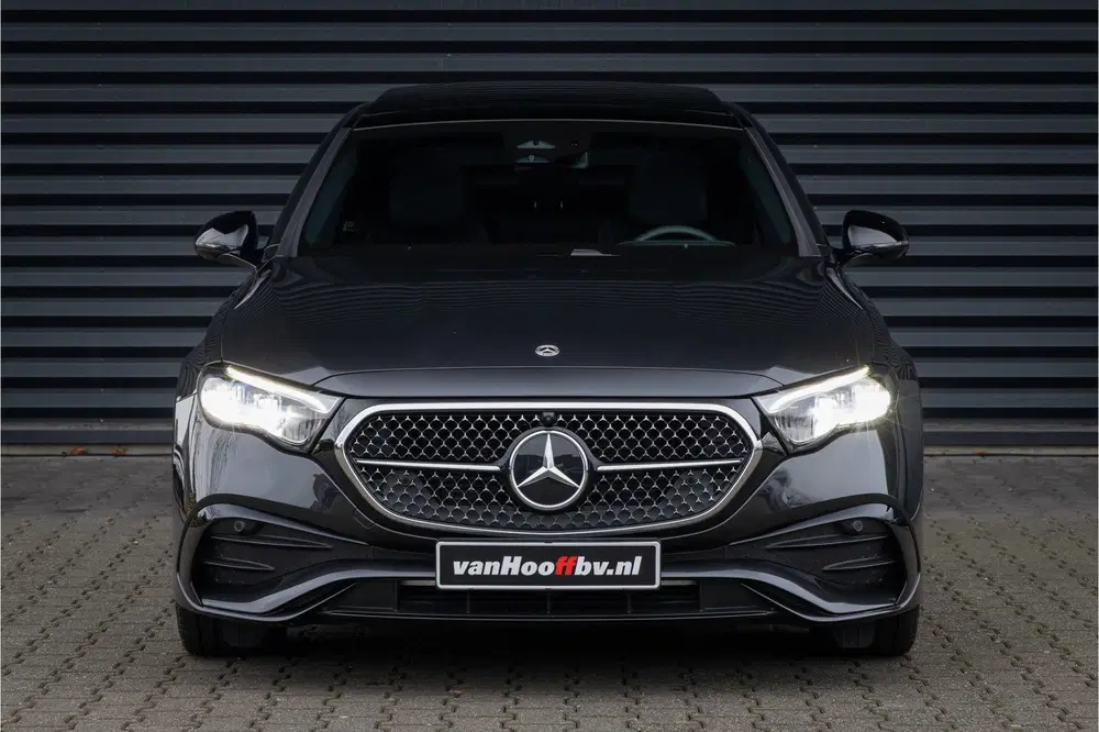 Mercedes-Benz E-Klasse 220d 4 Matic AMG Line Nightpakket uit 2025, foto 3