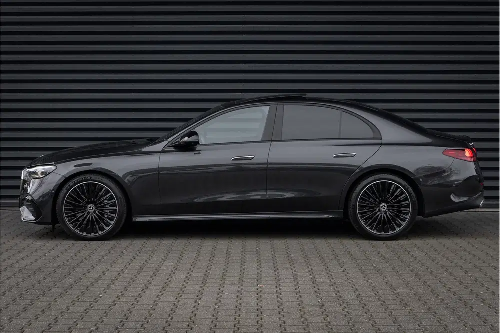 Mercedes-Benz E-Klasse 220d 4 Matic AMG Line Nightpakket uit 2025, foto 6