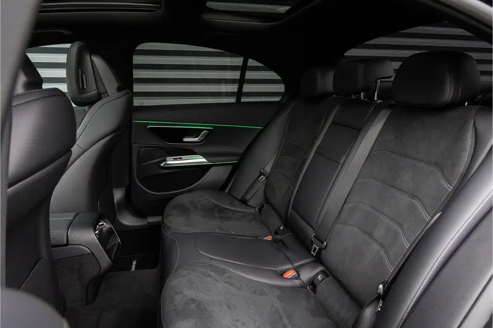 Mercedes-Benz E-Klasse 220d 4 Matic AMG Line Nightpakket uit 2025, foto 8