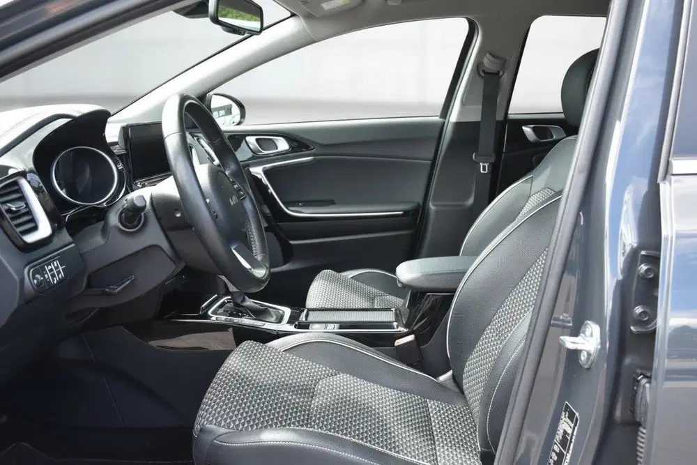 Kia Ceed 1.0 T-GDi MHEV DynamicPlusLine uit 2022, foto 11