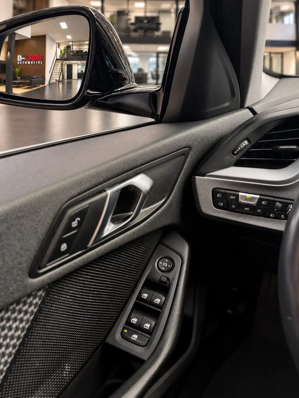 BMW 1-serie 118i Executive Edition Xenon uit 2019, foto 13