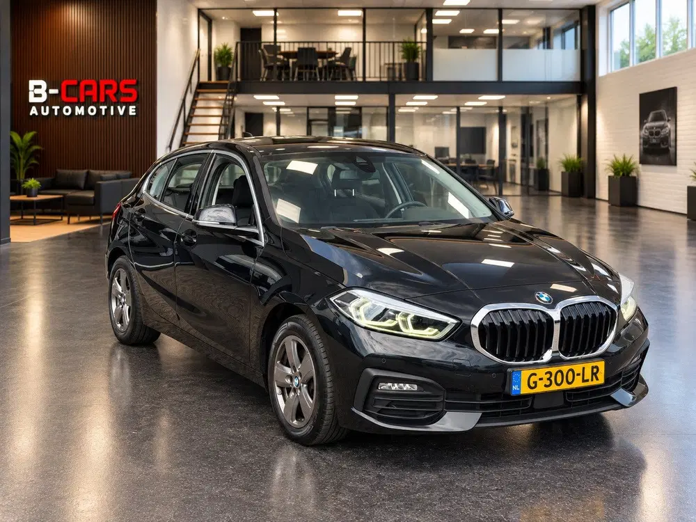 BMW 1-serie 118i Executive Edition Xenon uit 2019, foto 4