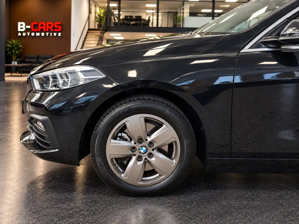 BMW 1-serie 118i Executive Edition Xenon uit 2019, foto 6