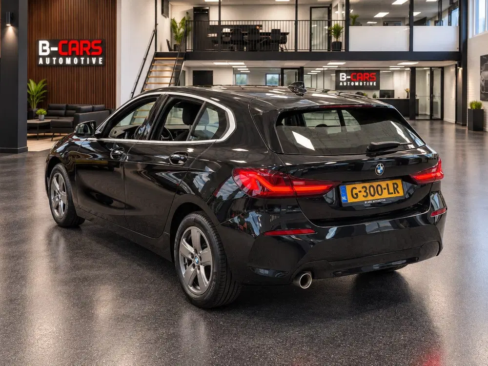 BMW 1-serie 118i Executive Edition Xenon uit 2019, foto 8