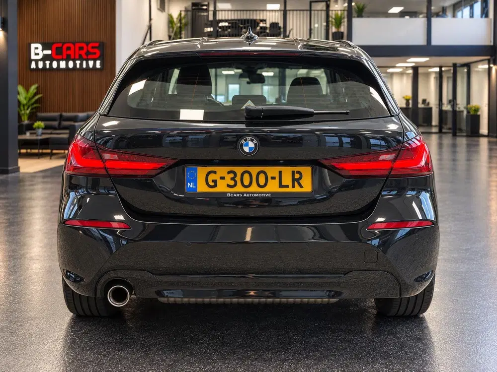 BMW 1-serie 118i Executive Edition Xenon uit 2019, foto 9
