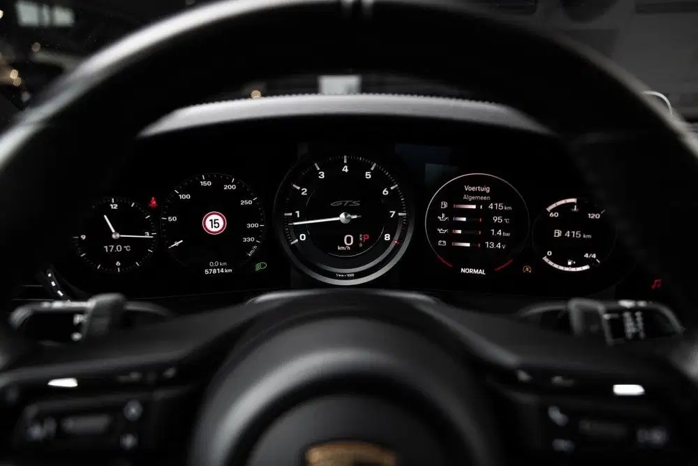Porsche 911 3.0 Targa 4 GTS uit 2024, foto 12