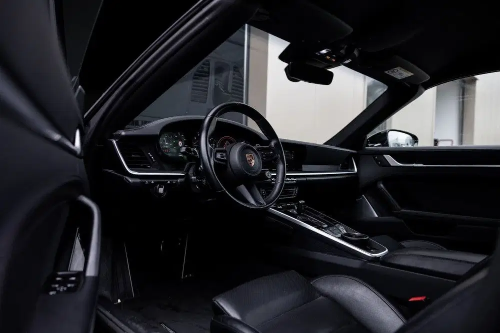 Porsche 911 3.0 Targa 4 GTS uit 2024, foto 2