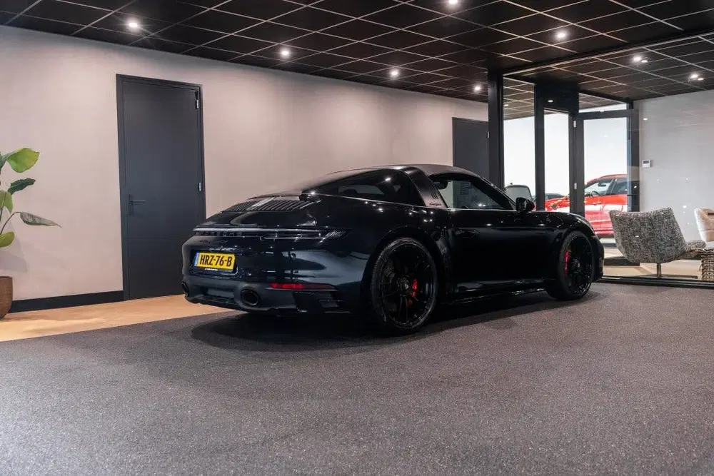 Porsche 911 3.0 Targa 4 GTS uit 2024, foto 3