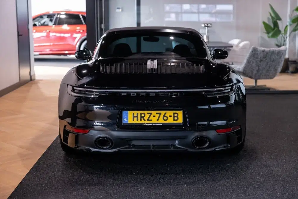Porsche 911 3.0 Targa 4 GTS uit 2024, foto 9