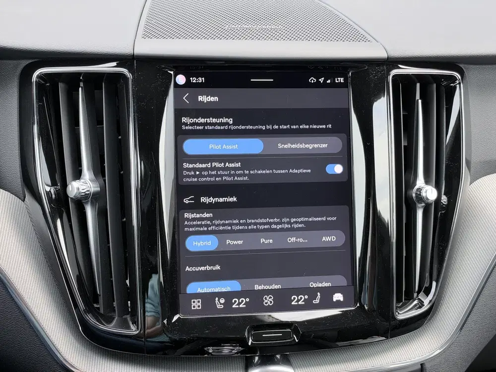 Volvo XC60 2.0 T6 Plug-in hybrid AWD R-Design 349 pk uit 2023, foto 15