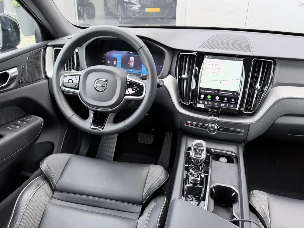 Volvo XC60 2.0 T6 Plug-in hybrid AWD R-Design 349 pk uit 2023, foto 6