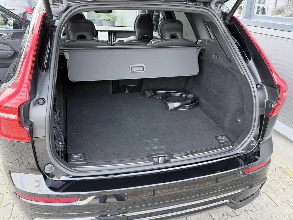 Volvo XC60 2.0 T6 Plug-in hybrid AWD R-Design 349 pk uit 2023, foto 9