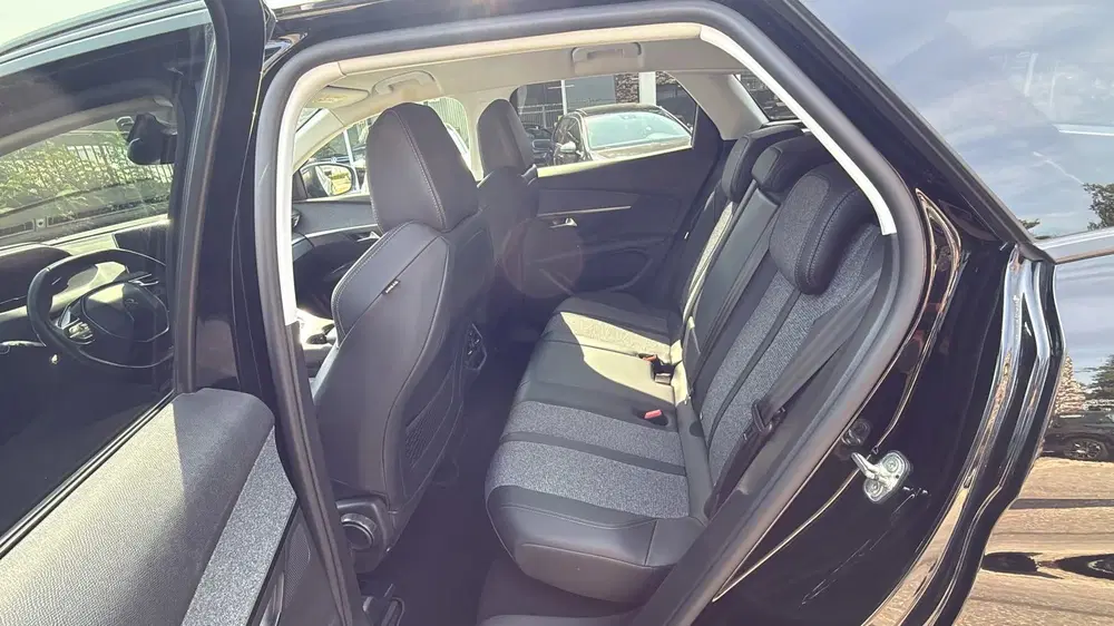 Peugeot 3008 1.2 Blackline Active Pack Navi Sport Xenon uit 2019, foto 10