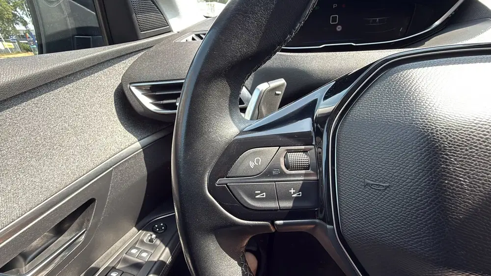 Peugeot 3008 1.2 Blackline Active Pack Navi Sport Xenon uit 2019, foto 12