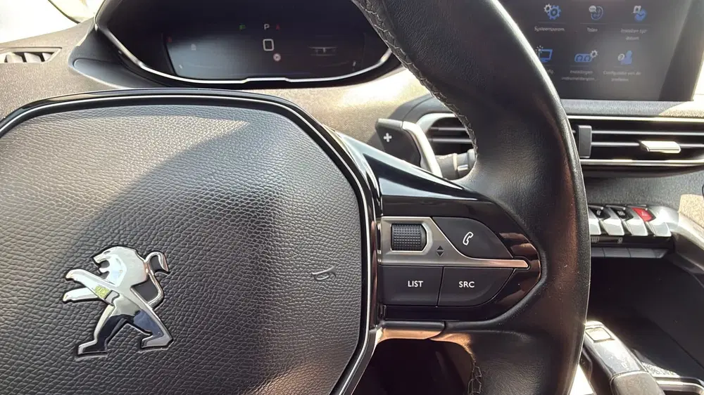 Peugeot 3008 1.2 Blackline Active Pack Navi Sport Xenon uit 2019, foto 13