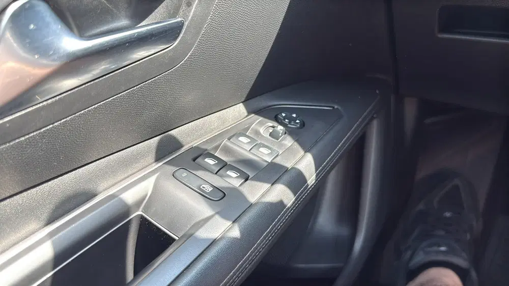 Peugeot 3008 1.2 Blackline Active Pack Navi Sport Xenon uit 2019, foto 14