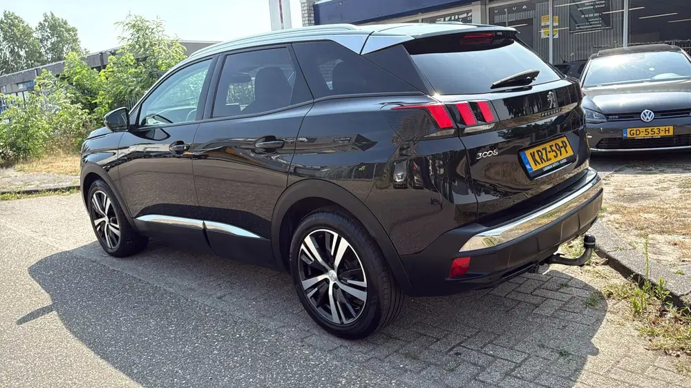 Peugeot 3008 1.2 Blackline Active Pack Navi Sport Xenon uit 2019, foto 3