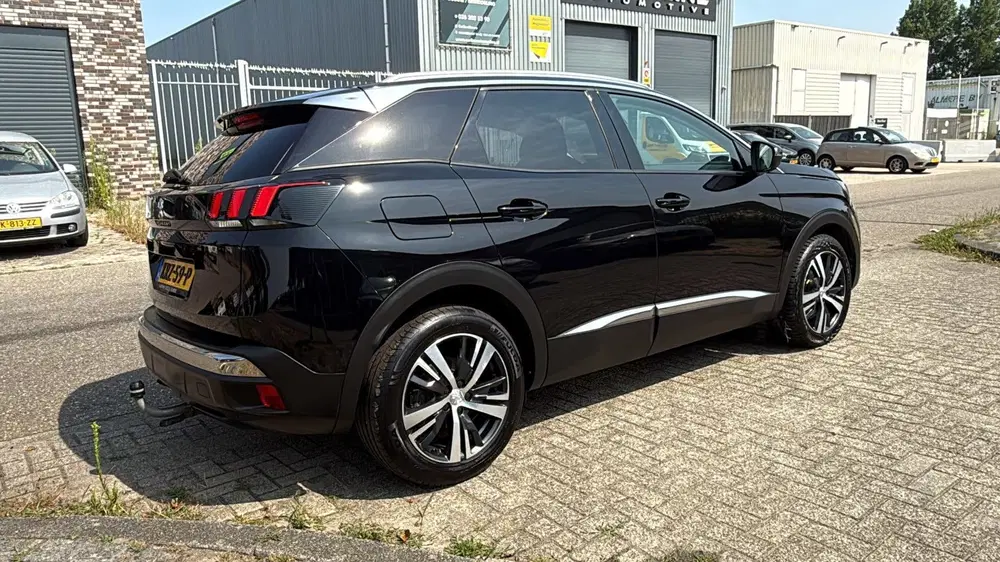 Peugeot 3008 1.2 Blackline Active Pack Navi Sport Xenon uit 2019, foto 5