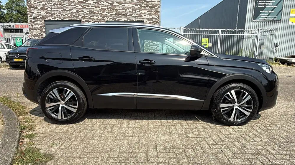 Peugeot 3008 1.2 Blackline Active Pack Navi Sport Xenon uit 2019, foto 6