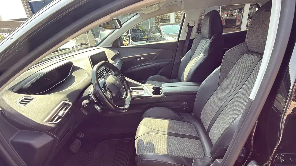 Peugeot 3008 1.2 Blackline Active Pack Navi Sport Xenon uit 2019, foto 9