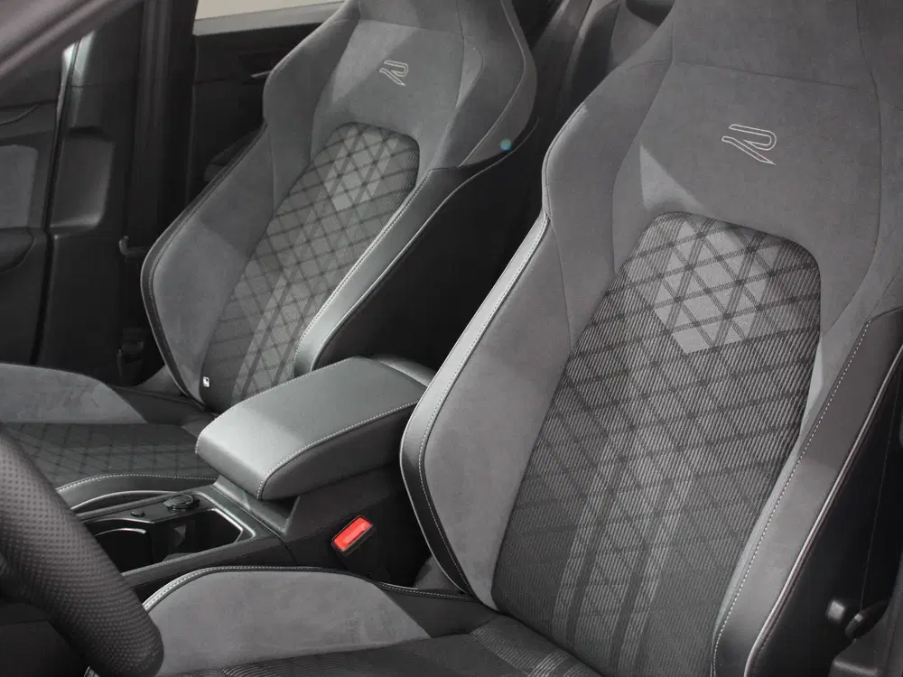 Volkswagen Golf 1.5 eTSI DSG R-Line Panorama dak Navigatie uit 2024, foto 10